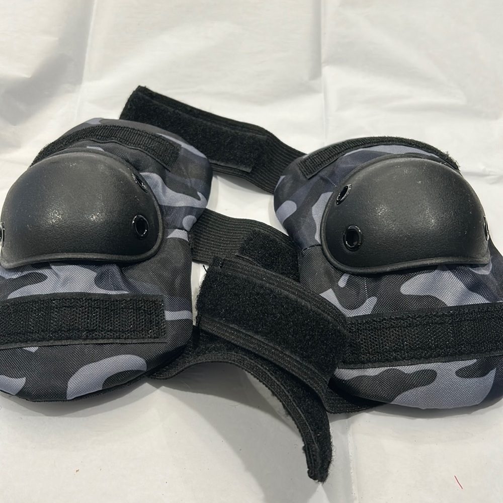 Eight Ball elbow pads size 8